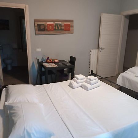 Mono Checkin A Richiesta Hotel Parma Bagian luar foto